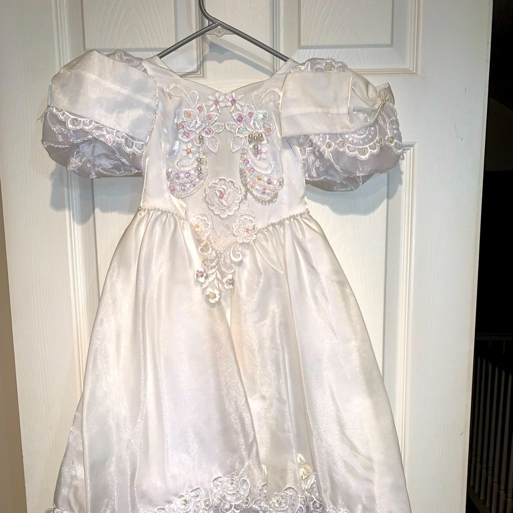 WHITE FLOWER GIRL DRESS WITH RUFFLES